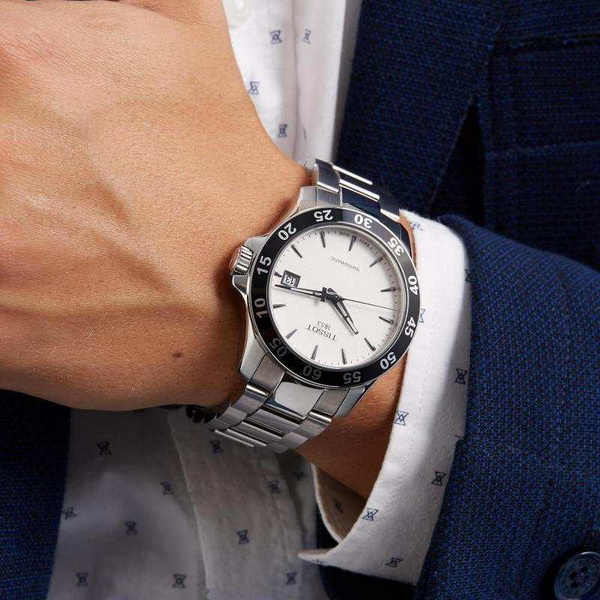 Regalos empresariales por antigüedad: un Tissot con el logo de su empresa