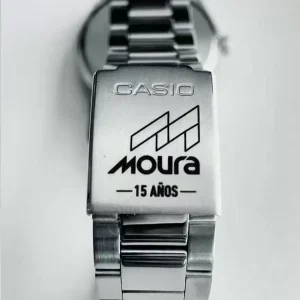 Reloj con logotipo para regalar al personal.