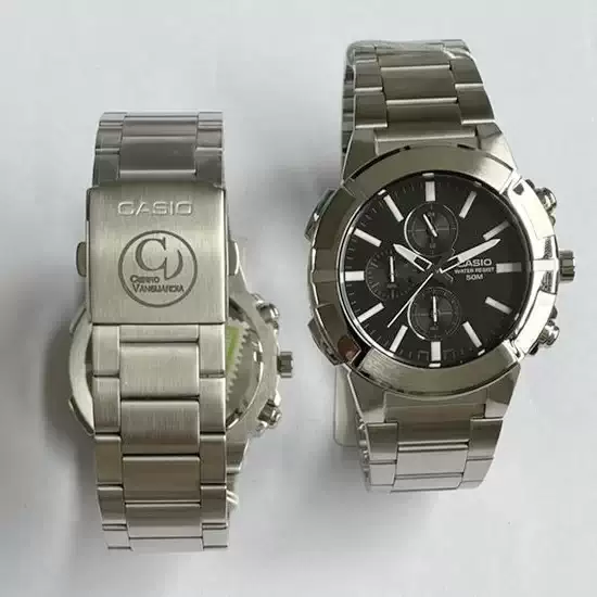 Reloj Casio con grabado de logotipo en el cierre del brazalete